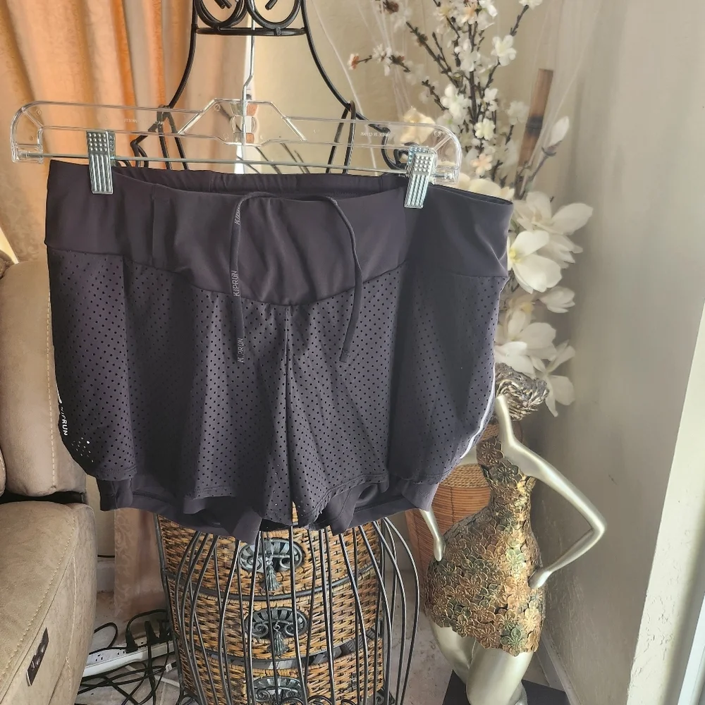 Decathlon running shorts size L